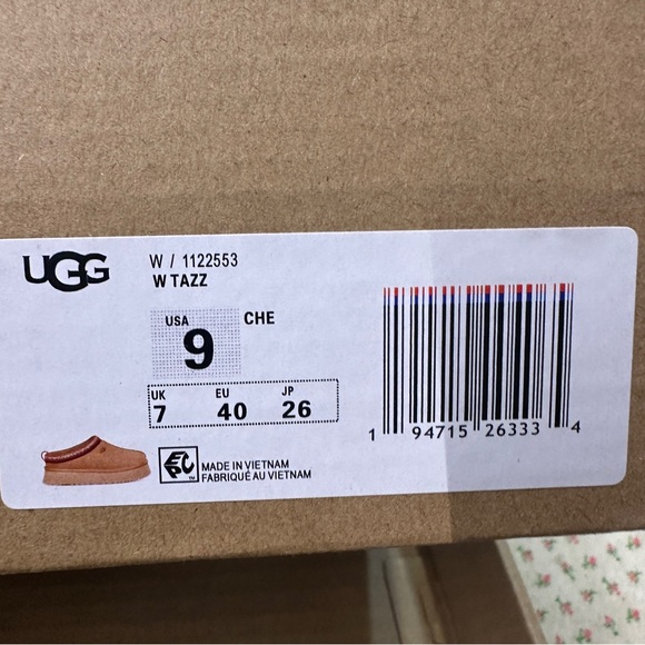 Brand New Never Worn Tazz Uggs 9 - Picture 6 of 6